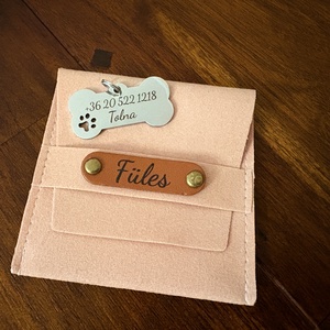 Egyedi gravírozott kutyabiléta textil tasakkal - otthon & életmód - kisállatoknak - kutyáknak - kutya biléta - Meska.hu