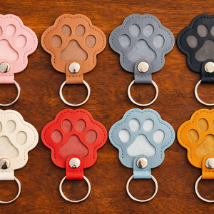 � Egyedi, gravírozott tappancs alakú kulcstartó � gazdiknak szeretettel � - táska & tok - kulcstartó & táskadísz - kulcstartó - Meska.hu