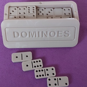 3D Nyomtatott Dominókészlet Tárolódobozzal, Játék & Sport, Készségfejlesztő és Logikai játék, Memória játékok, Újrahasznosított alapanyagból készült termékek, MESKA