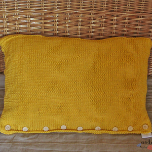 Sárga kötött párnahuzat házikó motívummal (49 x 35 cm) - otthon & életmód - lakástextil - párna & párnahuzat - Meska.hu
