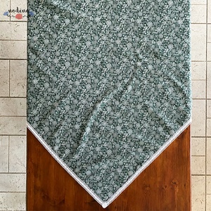 Zöld-fehér virág mintás terítő csipke szegéllyel (140 x 140cm) - otthon & életmód - konyhafelszerelés, tálalás - tálalás - terítő - Meska.hu