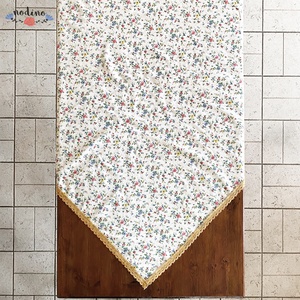 Apró virág mintás vidám terítő arany színű csipke szegéllyel (135 x 135cm) - otthon & életmód - konyhafelszerelés, tálalás - tálalás - terítő - Meska.hu
