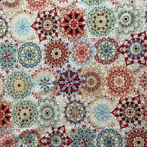 Vidám kaleidoszkóp absztrakt mintás terítő piros színű csipke szegéllyel ( x cm) - otthon & életmód - konyhafelszerelés, tálalás - tálalás - terítő - Meska.hu