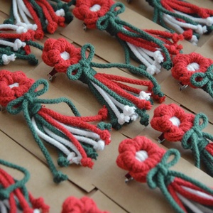 Kokárda (makramé virág kitűző, nemzeti színekben) - ékszer - kitűző és bross - Meska.hu