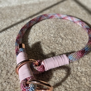 Rose Gold Elegance � Kézműves Kötélpóráz, Kötél Nyakkörv és Paracord Biltartó Szett M-es, Otthon & Életmód, Kisállatoknak, Kutyáknak, Kutya nyakörv, póráz szett, Csomózás, Fonás (csuhé, gyékény, stb.), MESKA