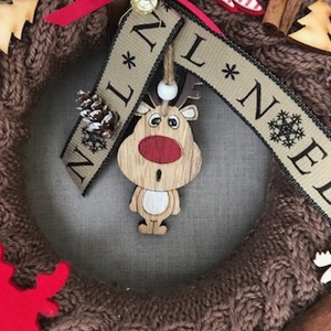 Kézzel kötött egyedi mókás rénszarvasos barna piros kopogtató Noel felirattal - karácsony - karácsonyi lakásdekoráció - karácsonyi ajtódíszek - Meska.hu