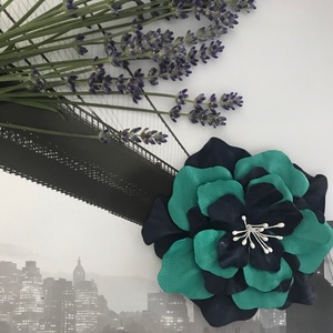 Bőr Virág bross kitűző hajdísz türkíz és sötétkék tengeri  Balatoni nyár azúr kézzel készített handmade zero waste - ékszer - kitűző és bross - Meska.hu