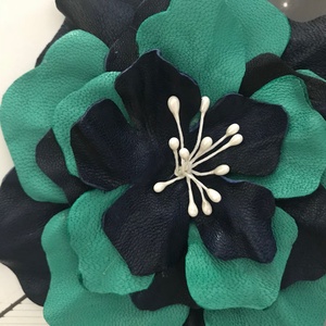 Bőr Virág bross kitűző hajdísz türkíz és sötétkék tengeri  Balatoni nyár azúr kézzel készített handmade zero waste - ékszer - kitűző és bross - Meska.hu