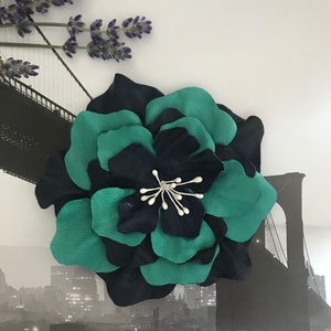 Bőr Virág bross kitűző hajdísz türkíz és sötétkék tengeri  Balatoni nyár azúr kézzel készített handmade zero waste - ékszer - kitűző és bross - Meska.hu