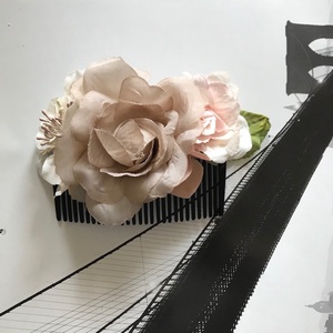 Esküvői virágos pasztell hajdísz púder bézs barack café au lait árnyalatok Virágokkal rózsákkal díszítve, Ruha & Divat, Hajdísz & Hajcsat, Ékszerkészítés, MESKA