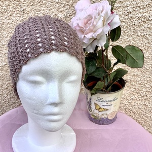 Horgolt charleston elegáns beanie sapka természetes puha pamut fonalból mogyoró színben színekben apró gyöngyökkel - ruha & divat - sál, sapka, kendő - sapka - Meska.hu