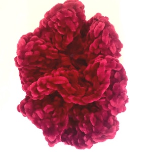 Horgolt scrunchie Hajgumi hajdísz vörös bársony velvet karácsonyi báli estélyi konty hajtű lófarok - ruha & divat - hajdísz & hajcsat - hajdísz - Meska.hu