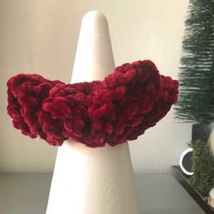 Horgolt scrunchie Hajgumi hajdísz vörös bársony velvet karácsonyi báli estélyi konty hajtű lófarok - ruha & divat - hajdísz & hajcsat - hajdísz - Meska.hu
