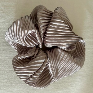 Szatén pliszé scrunchie hajgumi konty hajtű lófarok - ruha & divat - hajdísz & hajcsat - hajdísz - Meska.hu