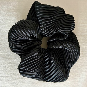 Szatén pliszé scrunchie hajgumi konty hajtű lófarok - ruha & divat - hajdísz & hajcsat - hajdísz - Meska.hu
