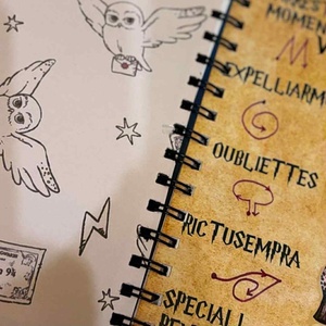 Harry Potter témájú, A5 méretű jegyzetfüzet vonalzóval és 2 db könyvjelzővel - otthon & életmód - papír, írószer - jegyzetfüzet & napló - Meska.hu