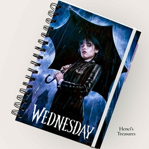 Wednesday témájú, A5 méretű jegyzetfüzet könyvjelzővel és zsebbel - Meska.hu
