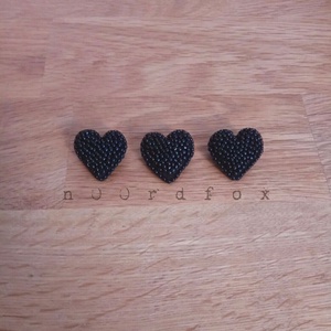 Hímzett szív kitűző III - Meska.hu