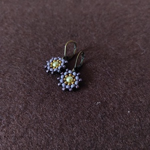 Hanni - Lila/zöld fülbevaló - ékszer - fülbevaló - lógós kerek fülbevaló - Meska.hu