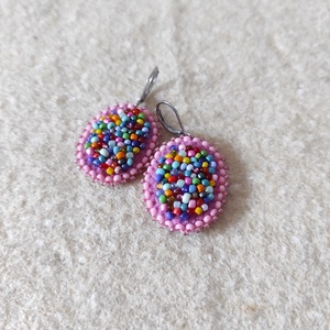 Litta - rózsaszín/tarka hímzett fülbevaló - ékszer - ékszerszett - Meska.hu