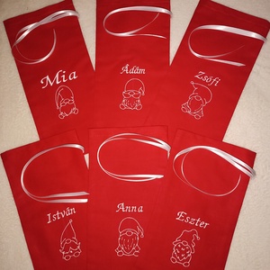 Hímzett mikulászsák, Karácsony, Mikulás, Mikulás zsák, Hímzés, Varrás, Piros szövet mikulászsák az általad választott mintával és névvel, szatén megkötővel.
Kérésre más s..., MESKA