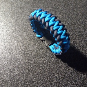 Paracord 450 karkötő cápafog mintával - ékszer - karkötő - fonott karkötő - Meska.hu