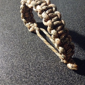 Terepszínű paracord 550 karkötő, Ékszer, Karkötő, Fonott karkötő, Fonás (csuhé, gyékény, stb.), MESKA