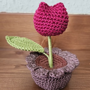 Horgolt tulipán kaspóban, Otthon & Életmód, Dekoráció, Asztal és polc dekoráció, Asztaldísz, , MESKA