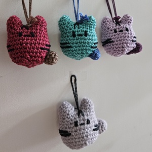 Horgolt cicák - táska & tok - kulcstartó & táskadísz - táskadísz - Meska.hu