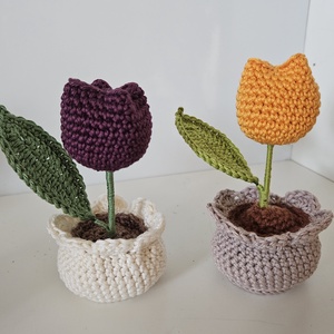 Horgolt tulipánok kaspóban - otthon & életmód - virágdekoráció - virágdíszek - asztali virágdísz - Meska.hu
