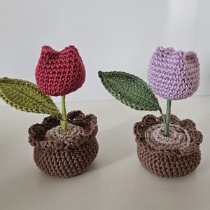 Horgolt tulipánok kaspóban - otthon & életmód - virágdekoráció - virágdíszek - asztali virágdísz - Meska.hu