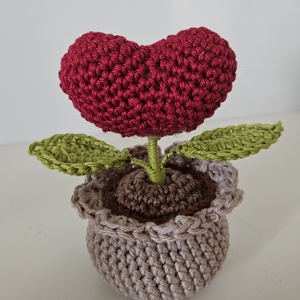 Szívecske kaspóban, Otthon & Életmód, Virágdekoráció, Virágdíszek, Virágdísz kaspóban, Horgolás, MESKA