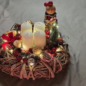 Mézeskalács Lányos Világító Adventi Koszorú LED Fényfüzérrel és Rusztikus Ágakkal - karácsony - adventi díszek - adventi asztaldísz - Meska.hu