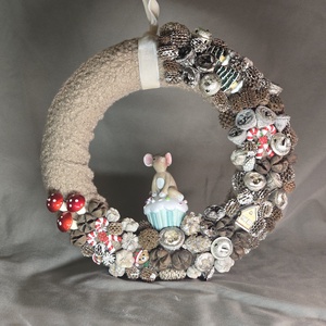 Egyedi Egérkés Téli Ajtódísz  Plüss Koszorú Muffinon Ülő Figurával és Havas Termésekkel - Meska.hu