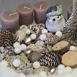 Plüss Adventi koszorú   Hosszú Szálú Fehér Szőrme Alapon, Fióka Figurával és Fenyővel - Meska.hu