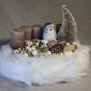 Plüss Adventi koszorú   Hosszú Szálú Fehér Szőrme Alapon, Fióka Figurával és Fenyővel - karácsony - adventi díszek - adventi koszorú - Meska.hu