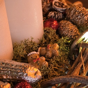 Egyedi Kézműves Adventi Koszorú LED Fénnyel - Rusztikus Télapó Vonat Mézeskalács Figurák - karácsony - adventi díszek - adventi asztaldísz - Meska.hu