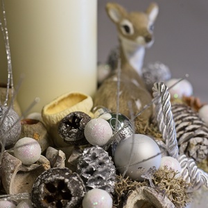 Ezüst-Fehér Karácsonyi Asztaldísz Őzikével  Havas Téli Dekoráció / Egygyertyás Adventi Dísz - karácsony - karácsonyi lakásdekoráció - ünnepi asztaldekoráció - Meska.hu