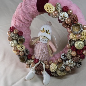 Rózsaszín Szőrme Karácsonyi Kopogtató / Ajtódísz  Téli Tündérke Arany és Bordó Díszítéssel - otthon & életmód - dekoráció - ajtó- és ablak dekoráció - ajtódísz & kopogtató - Meska.hu