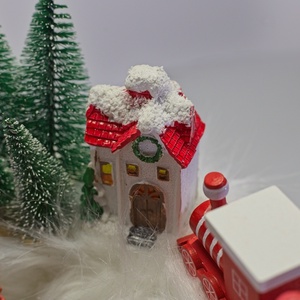 Piros-Fehér Adventi Koszorú Vonattal és Havas Faluval  Mesebeli Kézműves Téli Dekoráció - karácsony - adventi díszek - adventi gyertyadíszek és koszorúdíszek - Meska.hu