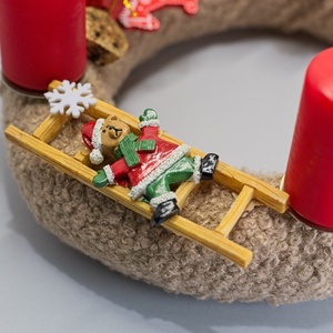 Kézzel Készített Adventi Koszorú - Piros Gyertyákkal és Játékos Figurákkal - karácsony - adventi díszek - adventi asztaldísz - Meska.hu