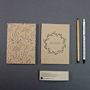 ECO ponthálós füzet - fekete - virágmintás / feliratos - újrahasznosított papírból - otthon & életmód - papír, írószer - jegyzetfüzet & napló - Meska.hu