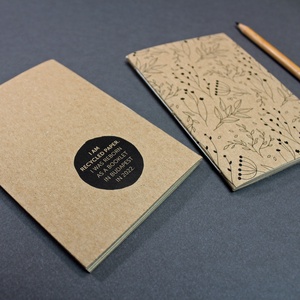 ECO ponthálós füzet - fekete - virágmintás / feliratos - újrahasznosított papírból - otthon & életmód - papír, írószer - jegyzetfüzet & napló - Meska.hu