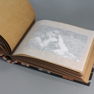 Fekete-narancs levélmintás vászon fotóalbum - 22x17 cm - otthon & életmód - papír, írószer - album & fotóalbum - Meska.hu