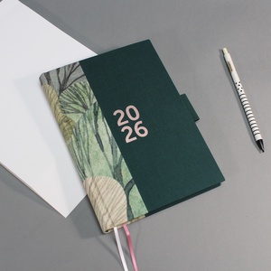 2026 heti tervező / határidőnapló - zöld vászon és famintás - matt rozé arany felirattal - otthon & életmód - papír, írószer - naptár & tervező - Meska.hu