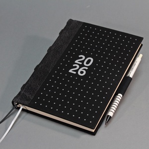 2026 heti tervező / határidőnapló - fekete farmer és vászon - pöttyös - matt ezüst felirattal - otthon & életmód - papír, írószer - naptár & tervező - Meska.hu