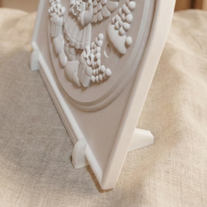 NOYA Tales Karácsonyi Őrangyal � Prémium Kifesthető kerámia-hatású Plakett (15cm) állvánnyal, öco-gyant  - karácsony - karácsonyi lakásdekoráció - karácsonyi lakásdíszek - Meska.hu