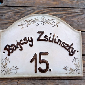 Egy kis barna romantika kerámia utcanév tábla, Otthon & Életmód, Ház & Kert, Házszám, Kerámia, MESKA