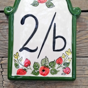 Szamóca-kerámia házszámzabla - Meska.hu