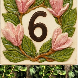 Maglónia-liliomfa ...kerámia házszámtábla - Meska.hu